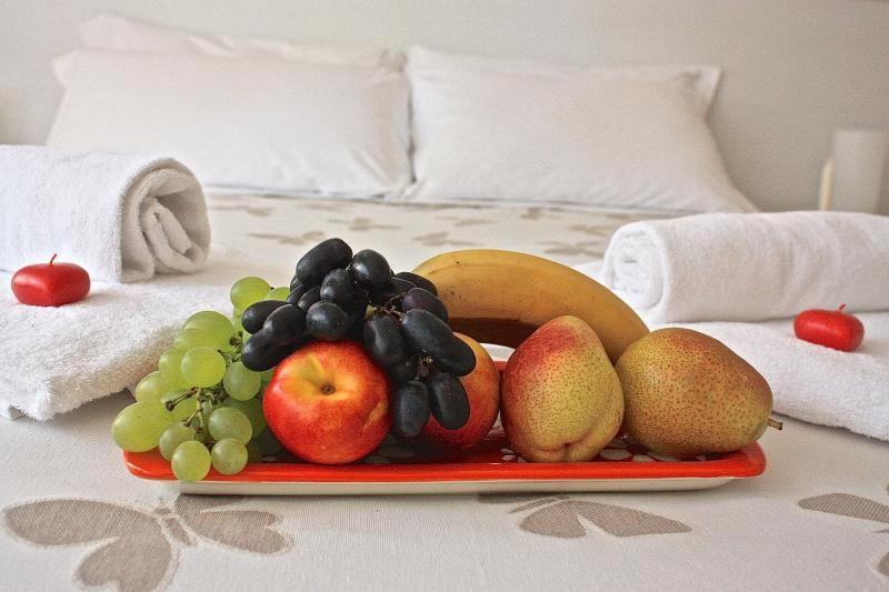 רומא Apartment At Colosseo With Terrace Overlooking The Garden By Lyon מראה חיצוני תמונה