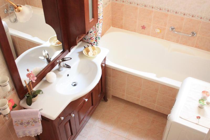 רומא Apartment At Colosseo With Terrace Overlooking The Garden By Lyon מראה חיצוני תמונה